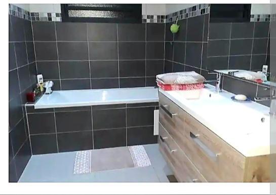 Chambre Privee Dans Maison Le Tampon Eksteriør bilde